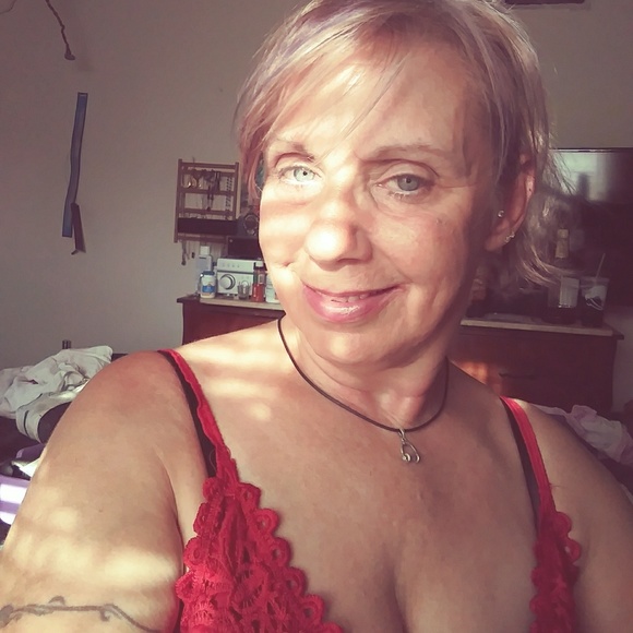 Meet your Posher, Lisa - Picture 2 of 2